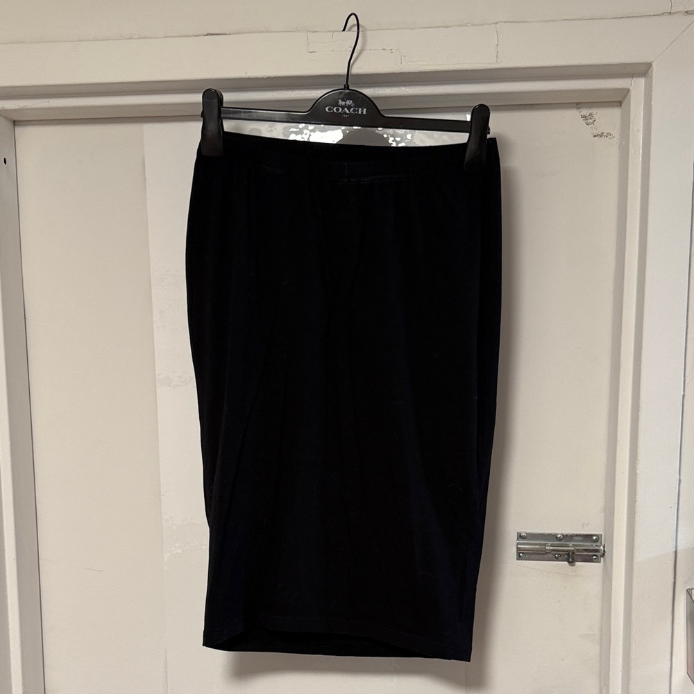 H&M Black tube midi skirt